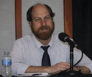 La comunidad científica se encuentra consternada tras confirmarse el asesinato de Carl J. Grillmair, el brillante astrofísico de 67 años, cuyo trabajo permitió a la humanidad confirmar la existencia de agua en otros planetas. El científico fue atacado a balazos en el porche de su propia residencia, en el sur de California. ¿Qué se sabe del crimen? Esto se sabe.