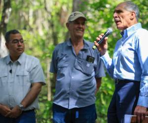 El presidente de la República, Nasry Asfura participó este domingo en el Guacamaya Fest 2026 que se llevó a cabo en Compán Ruinas, donde se liberaron a doce guacamayas rojas.