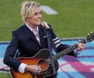 Carlile defendió el lineup musical del Super Bowl que incluye a Bad Bunny, Charlie Puth y Coco Jones, señalando que se ve exactamente como Estados Unidos y representa múltiples demografías.