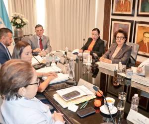 Dos jueces, secretarios, receptores y personal administrativo fueron sancionados, e incluso despedidos, este miércoles durante la revisión de expedientes por el pleno de magistrados.