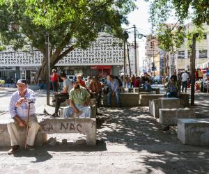 La Alcaldía capitalina impulsa la recuperación del centro histórico con obras en plazas, parques y avenidas, buscando reactivar la economía y rescatar el patrimonio cultural