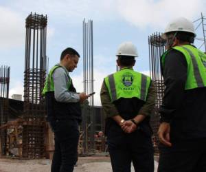 Las autoridades de la máxima casa de estudios hicieron un recorrido en la obra para supervisar los avances que tiene el moderno proyecto.