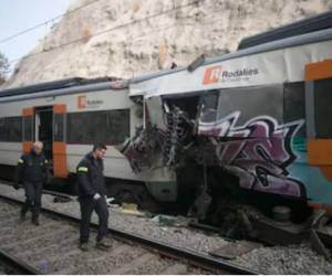 Emergencia ferroviaria en Cataluña: el temporal provoca el choque de un tren y un descarrilamiento.