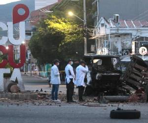 Al menos ocho policías y otras tres personas resultaron heridas este sábado por la explosión de un vehículo bomba cerca del comando de la Policía del Departamento de Norte de Santander, en la ciudad colombiana de Cúcuta, fronteriza con Venezuela, que fue seguida de otras detonaciones. Aquí los destrozos que dejó: