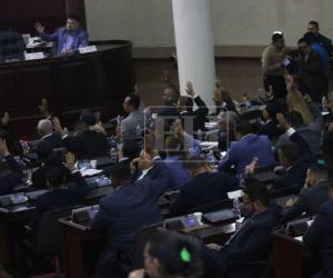 Legisladores avalaron la extensión de contratos suscritos en el gobierno anterior para la ejecución de proyectos sociales y consultorías en distintos departamentos del país.