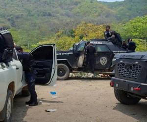Hasta el filo de este mediodía el operativo policial para la ubicación del sospechoso, cuyo nombre no ha sido confirmado, continuaba activo.