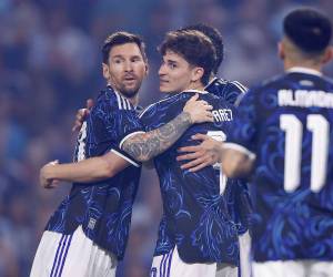 Argentina le está ganando a Zambia con goles de Messi y Julián Álvarez.