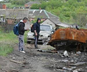 El asesor presidencial ucraniano, Oleksiy Arestovich, declaró el domingo que las tropas rusas se estaban replegando hacia la región de Donbás.