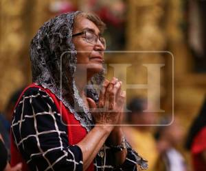 Con un ambiente de recogimiento, alegría y profunda devoción, decenas de fieles católicos participaron este domingo 5 de abril en la misa de Resurrección celebrada en la Catedral Metropolitana San Miguel Arcángel, marcando el cierre de las actividades principales de la Semana Santa 2026 en la capital.