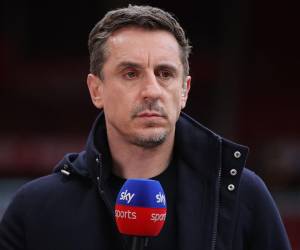Gary Neville no dudó en responder y tiró con todo a Cuti Romero.