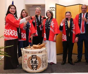 Con la entonación de los himnos nacionales y un brindis en honor a Su Majestad, la Embajada de Japón en Honduras celebró el natalicio del emperador Naruhito en una recepción que congregó a lo más representativo de la vida institucional y diplomática hondureña.