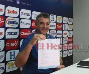 El nuevo entrenador de la Bicolor se mostró muy ilusionado por ponerse a trabajar con el grupo de 27 futbolistas convocados.