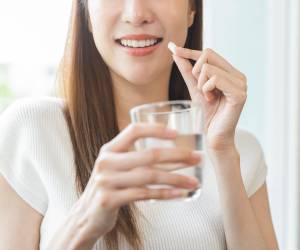 En muchos países, incluido Estados Unidos, la autoridad sanitaria no aprueba la eficacia ni la seguridad de los suplementos dietarios antes de que salgan al mercado, a diferencia de lo que ocurre con los medicamentos, lo que explica por qué la calidad y el respaldo científico varían tanto de una marca a otra.