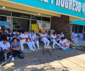 Las enfermeras de la seccional de El Progreso, Yoro se mantienen todavía en protestas desde el pasado lunes.