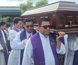 Cientos de personas en la ciudad de Choluteca asistieron a la misa de exequias de monseñor Teodoro Gómez Rivera, quien fungió como obispo de la arquidiócesis de esta ciudad. Más fotografías a continuación.