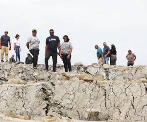 Los devastadores terremotos registrados en Venezuela han alterado geológicamente partes de la costa suroeste de la vecina isla de Trinidad, donde se ha elevado el terreno y han muerto cientos de animales marinos, exponiendo la vulnerabilidad del país ante fuertes seísmos. Las imágenes de los cambios en la costa vecina.