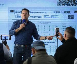 “Somos respetuosos de la ley, vamos a seguir esperando que el CNE dé los resultados”, aseguró el candidato.