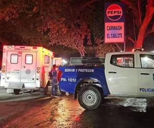 Hasta el lugar llegó una ambulancia y una patrulla de la Policía Nacional.