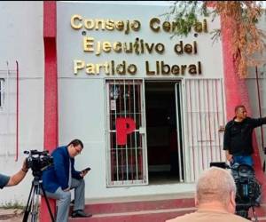 El Consejo Central Ejecutivo del Partido Liberal (CCEPL) de Honduras está compuesto por 19 miembros: cargos administrativos, 14 secretarios y 5 suplentes.