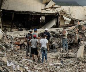 Un total de 885 edificios se vieron afectados y 189 de ellos colapsaron totalmente. Un total de 885 edificios se vieron afectados y 189 de ellos colapsaron totalmente.