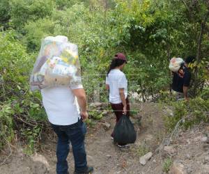 Así fue la primera entrega de ayuda a las personas más golpeadas por la sequía en el Corredor Seco de Honduras. Gracias a las donaciones de decenas de personas, EL HERALDO brindó ayuda a quienes más lo necesitan.