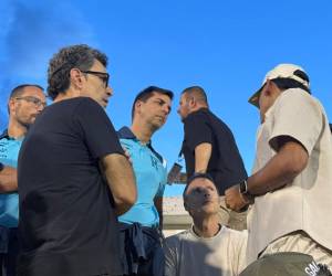 Francis Hernández y José Molina no pierden tiempo y se reunen con futbolista en pleno partido