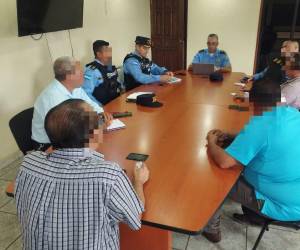Las autoridades de la División Anti Extorsión y Asociaciones Terroristas (DAET), y el rubro de taxis de la capital, se reunieron para coincidir en la estrategia a implementar.