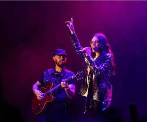 “He decidido tomarme un tiempo para estar con mi familia, cuidar de mí y darme el respiro que hoy siento que necesito, dijo Jesse al anunciar la pausa. En esta imagen los hermanos en un concierto en Tegucigalpa.