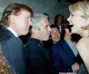 La publicación de los archivos de Jeffrey Epstein reveló una larga lista de las personas más ricas y poderosas del mundo con las que tuvo un vínculo el fallecido pederasta. Cabe destacar que estos personajes mundiales no tienen ningún indicio de delito y muchos han negado haber cometido irregularidades.