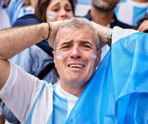 Las autoridades argentinas reforzarán los controles de acceso en los estadios para impedir el ingreso de deudores alimentarios registrados. Aqui los detalles de la medida que genera controversia en Argentina.
