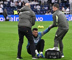 Mbappé sintió molestias de su lesión en la previa del partido.