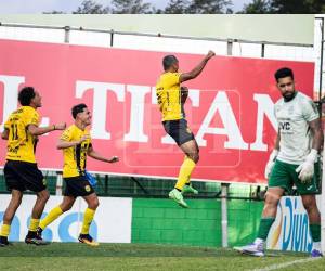 Imágenes del desarrollo del partido.