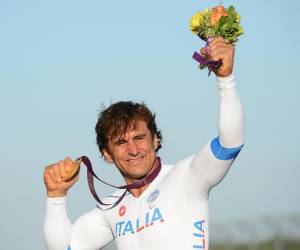Imagen de archivo del 5 de septiembre de 2012 del italiano Alex Zanardi, tras ganar en los Juegos Paralímpicos de Londres 2012. EFE/ FACUNDO ARRIZABALAGA