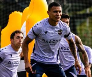 Kervin Arriaga entrenando con el Levante durante el inicio de la temporada.