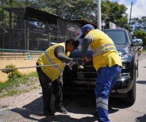 Mientras avanzan los trabajos, agentes de la DNVT y personal de Movilidad Urbana supervisan el sector y orientan a los conductores sobre las disposiciones viales.