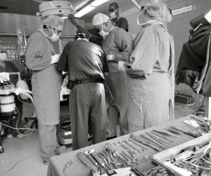 Pacientes comenzaron a ser intervenidos en clínicas privadas como parte del plan del gobierno para reducir la mora quirúrgica en Honduras.