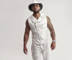 Jeyel ha colaborado con varios artistas hondureños a lo largo de su trayectoria.