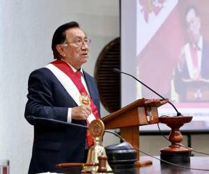Embajada de Alemania vuelve a corregir al presidente de Perú por comentarios sobre Hitler.