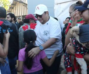 Familias acompañadas de niños y mascotas se presentaron este domingo 14 de diciembre, en el campamento instalado frente al Instituto Nacional de Formación Profesional (Infop) para expresar su respaldo al alcalde capitalino y candidato a la reelección, Jorge Aldana.