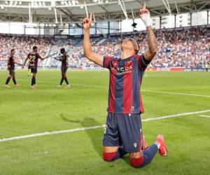 El hondureño Kervin Arriaga aportó un golazo en importante triunfo del Levante que sigue con las esperanzas de seguir en LaLiga de España