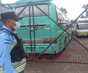 Autoridades de la Policía Nacional acudieron a la escena del atentado.