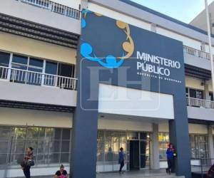 Diana Elvir, presidenta de la AFH, detalló que los fiscales enfrentan una sobrecarga laboral inmensa por la falta de personal.