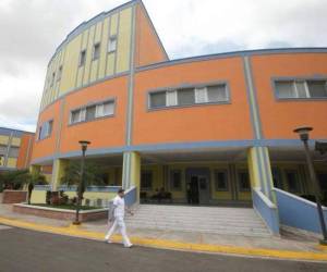 Hospital capitalino abre tres plazas de trabajo para distintos perfiles profesionales; conozca los detalles.