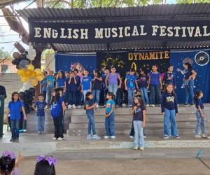 Canciones, creatividad y entusiasmo marcaron el Festival Musical en Inglés 2026 de la Escuela Roberto Sosa, una actividad que cada año reúne a los estudiantes para demostrar sus habilidades y conocimientos adquiridos en este idioma.