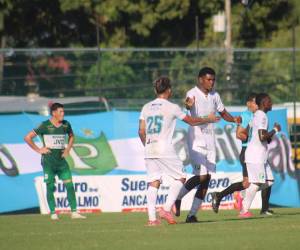 Imágenes del desarrollo del partido.