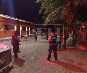Elementos de la Policía Nacional de Honduras llegaron hasta el lugar donde se registró el doble crimen.