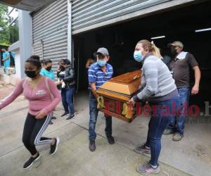 La mujer murió en la comunidad de San Miguelito, La Esperanza, luego de recibir varios balazos.