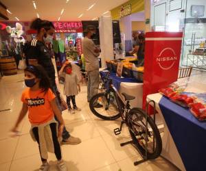 Este sábado ha iniciado la entrega de los respectivos kit desde las 10:00 de la mañana y ese estará hasta las 6:00 de la tarde frente a Chuk E. Cheese.