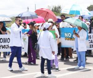 “Hasta la fecha, únicamente 31 colegas han recibido un reconocimiento parcial sobre la necesidad de continuar prestando sus servicios”, indicó el CMH.
