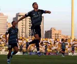 Con su tradicional festejo, Cristiano Ronaldo no pierde el olfato goleador.